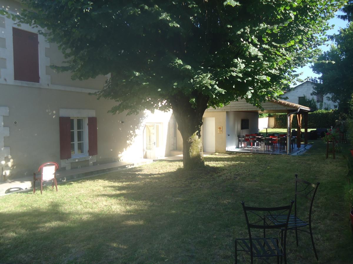 Logis Hotel Du Champ De Foire Saint-Aulaye-Puymangou المظهر الخارجي الصورة