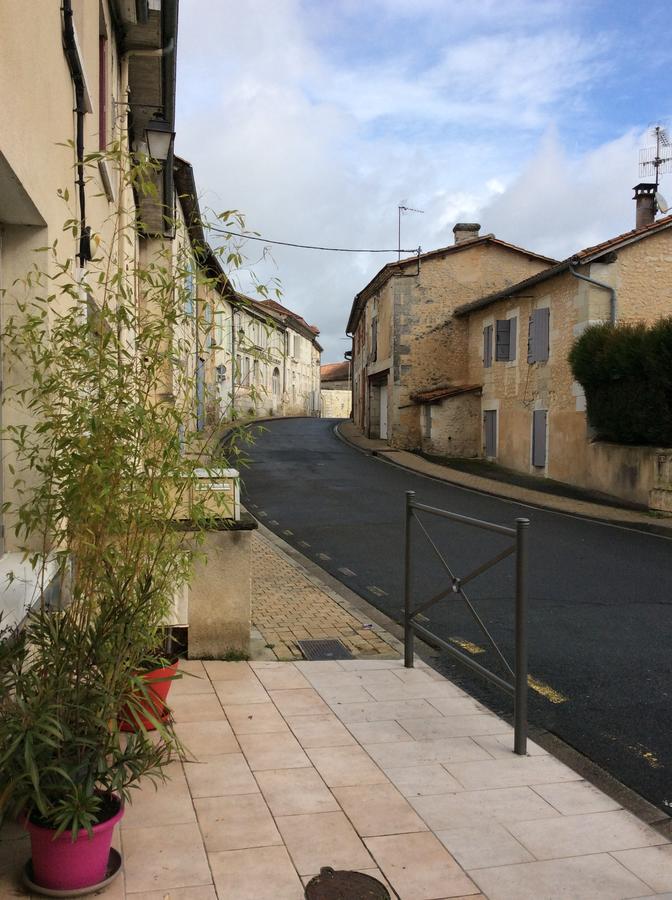 Logis Hotel Du Champ De Foire Saint-Aulaye-Puymangou المظهر الخارجي الصورة